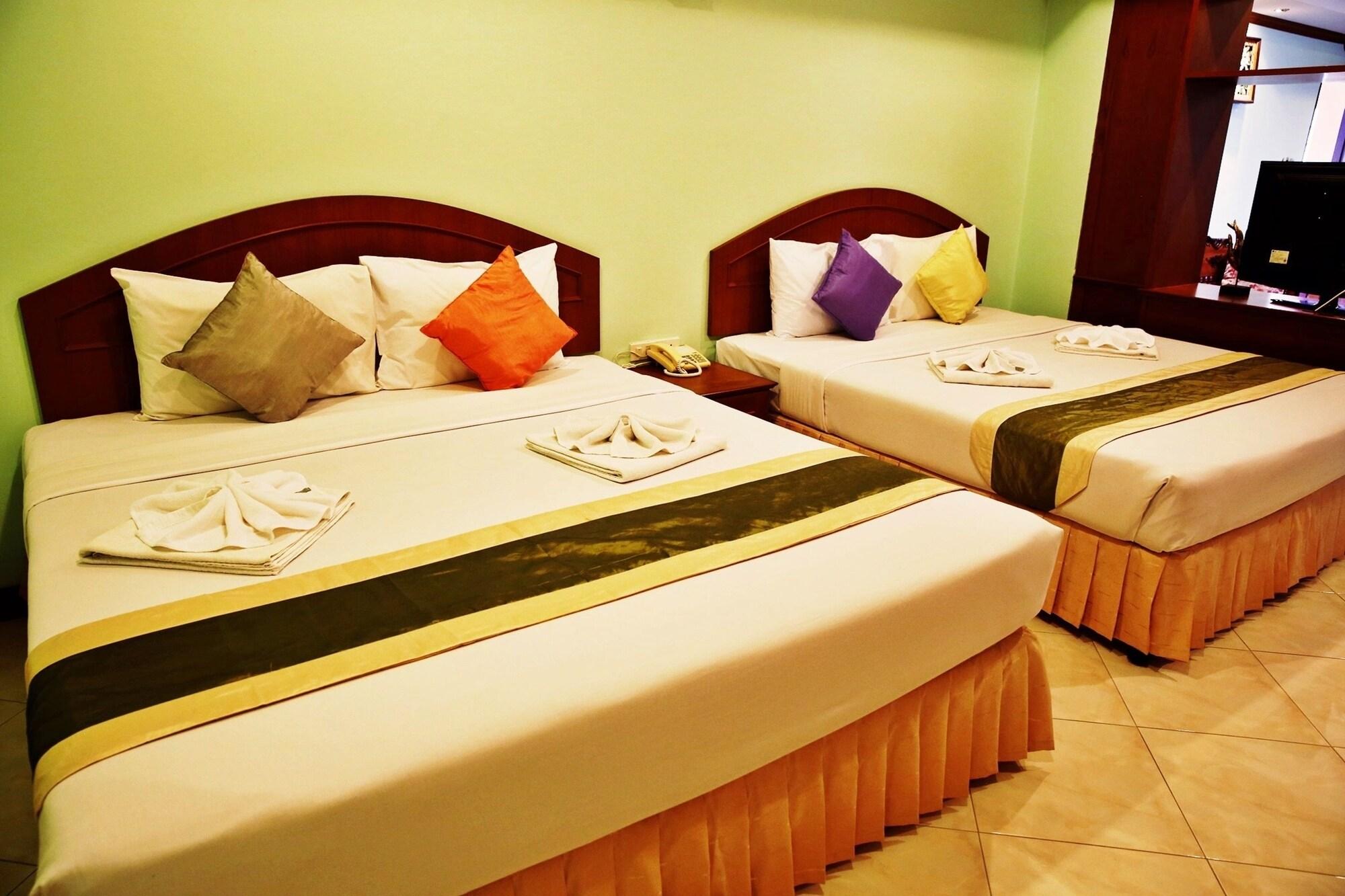Baan SS Karon Hotel Bagian luar foto
