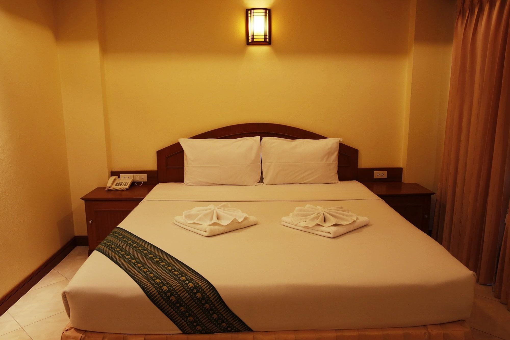 Baan SS Karon Hotel Bagian luar foto