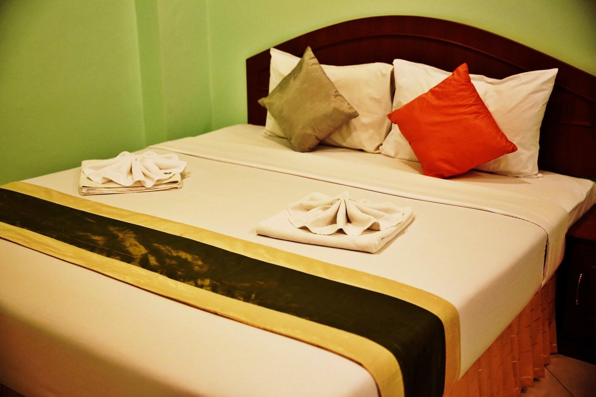 Baan SS Karon Hotel Bagian luar foto