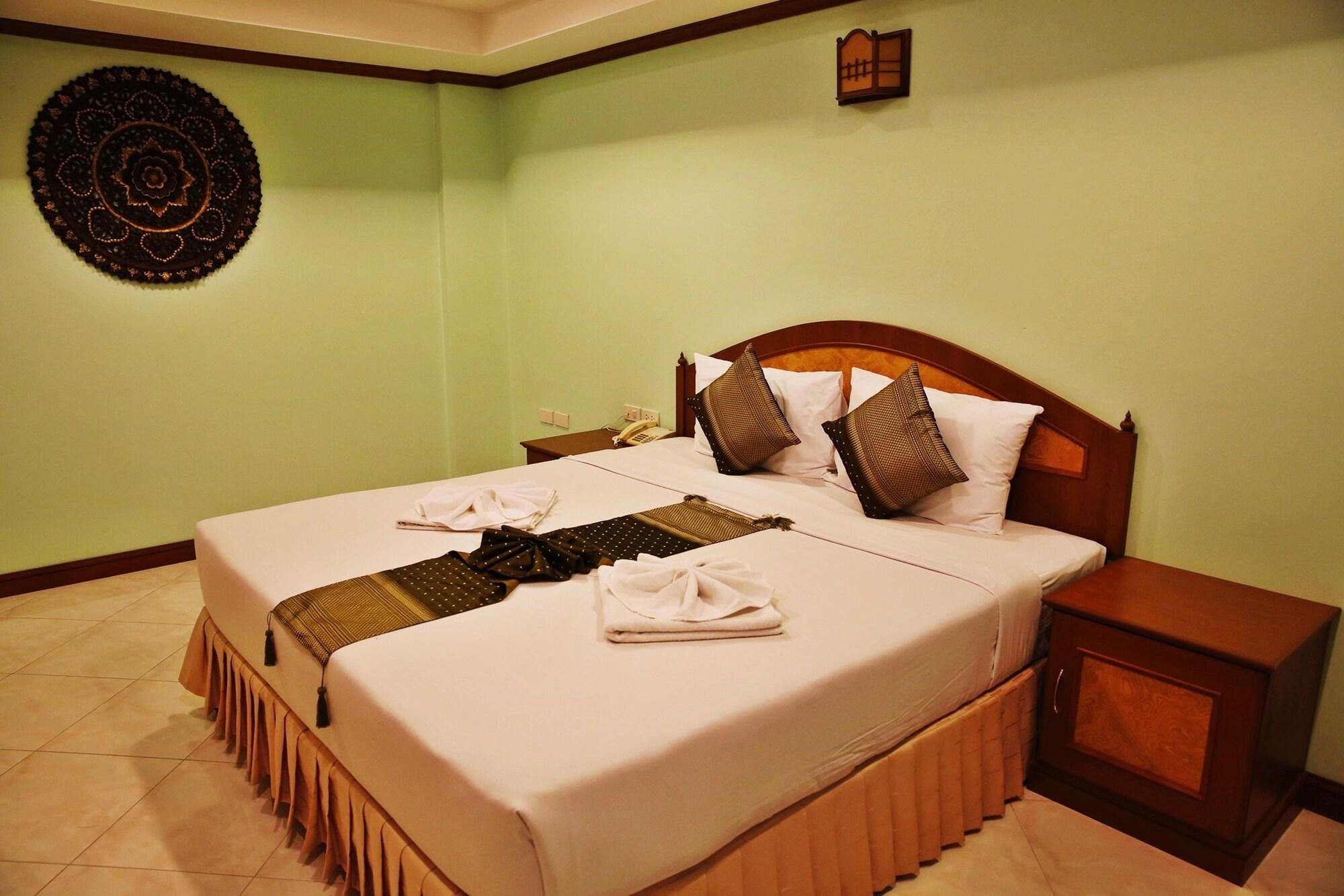 Baan SS Karon Hotel Bagian luar foto