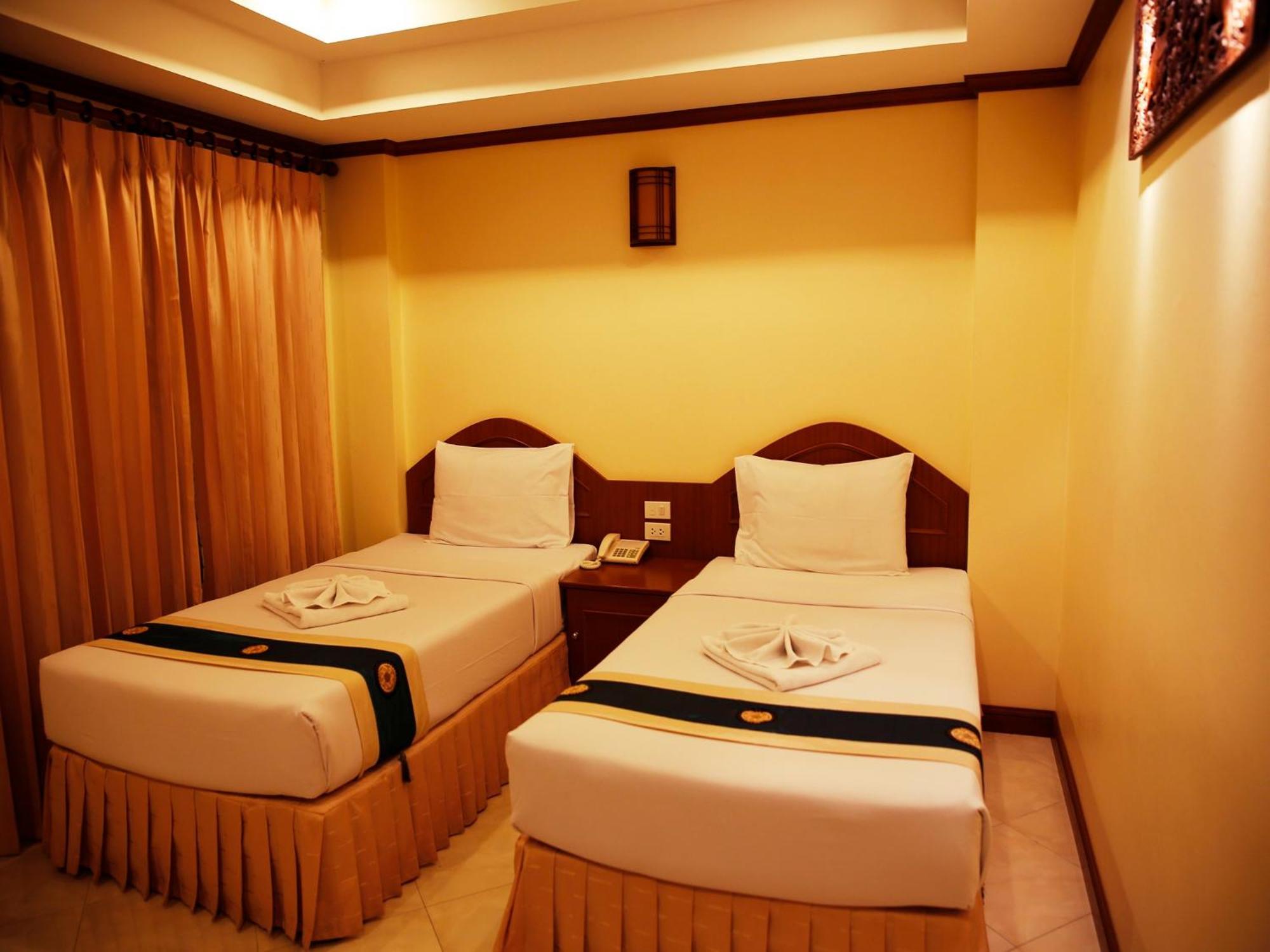 Baan SS Karon Hotel Bagian luar foto