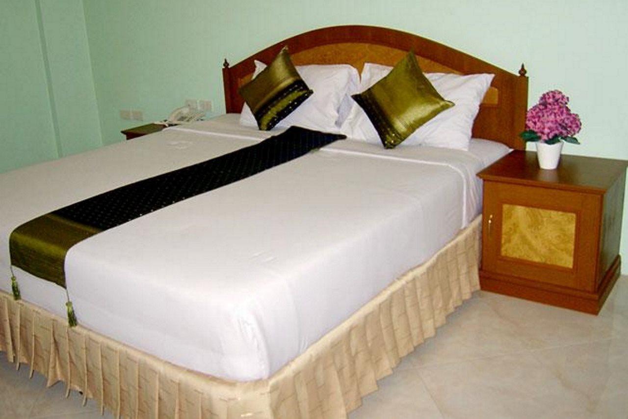 Baan SS Karon Hotel Bagian luar foto