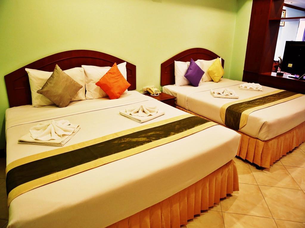 Baan SS Karon Hotel Bagian luar foto
